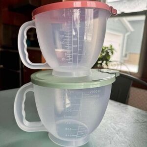 Tupperware Vintage Style Measuring Pitchers